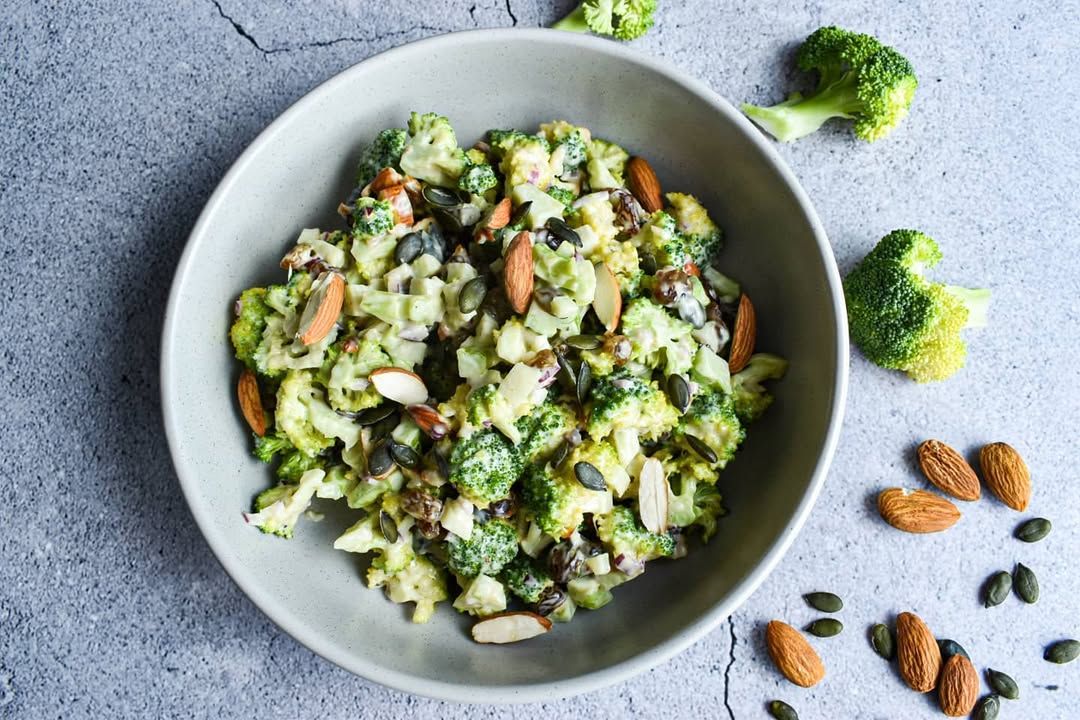 Brokoliu-salotos-su-riesutais