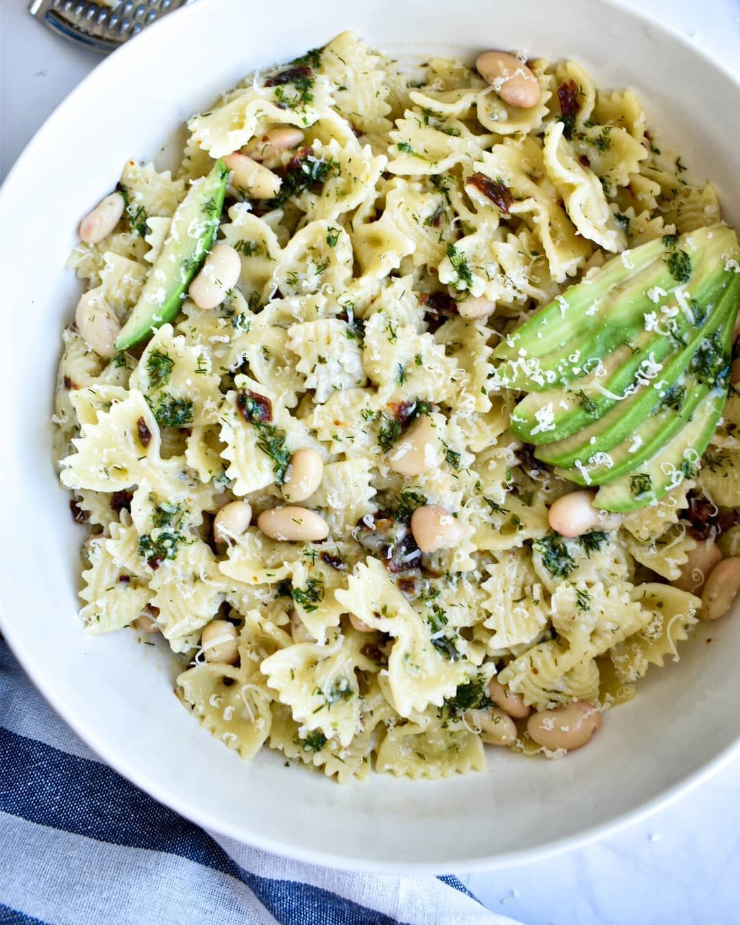 Makaronai-su-pupelemis-ir-ozku-suriu