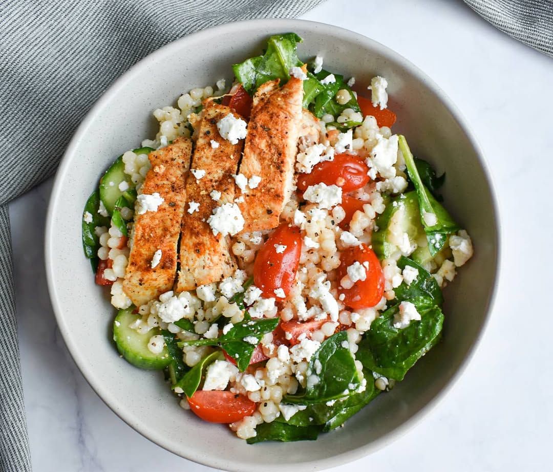 Perlinio-kuskuso-salotos-su-vistiena