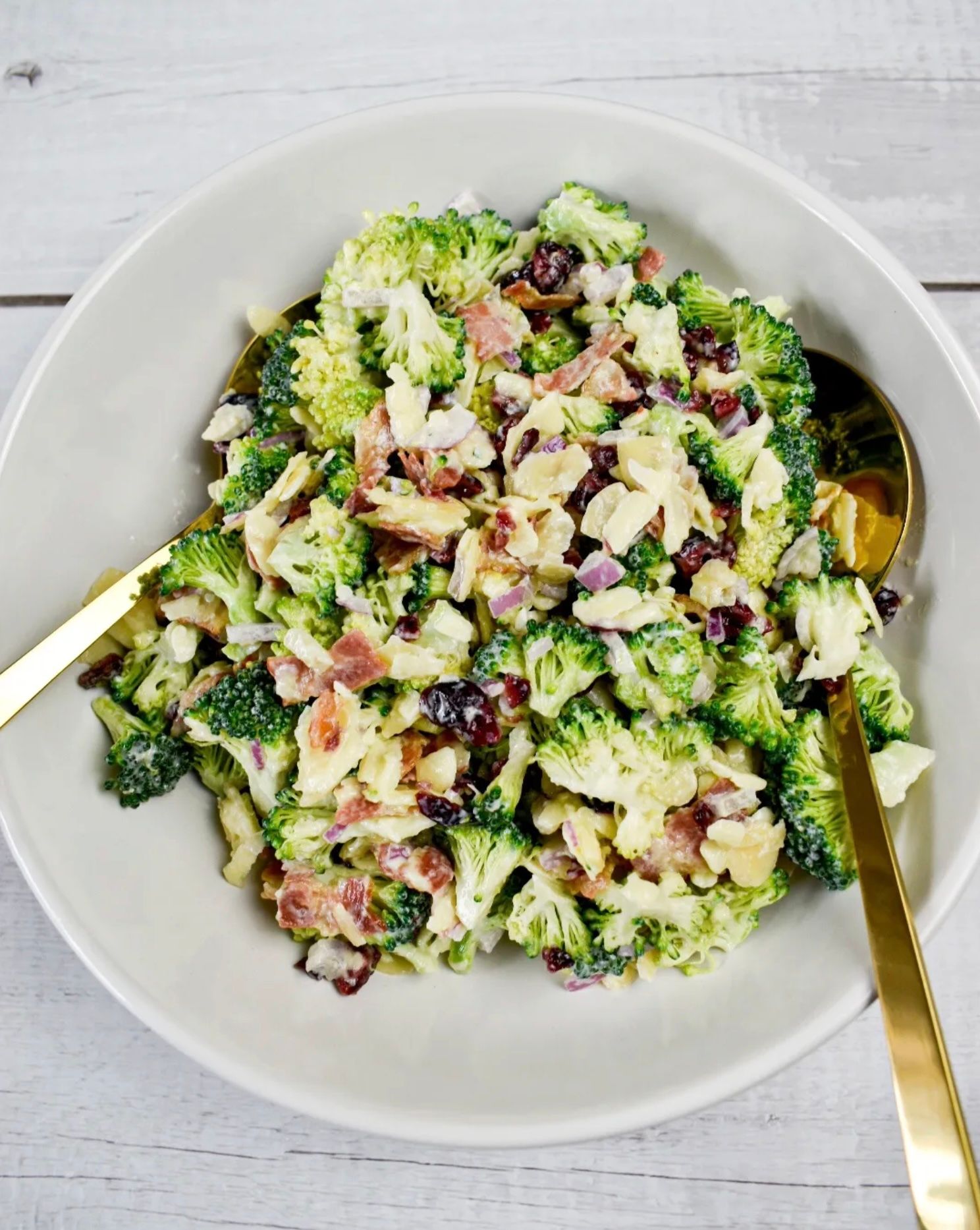 brokoliu-salotos-su-sonine