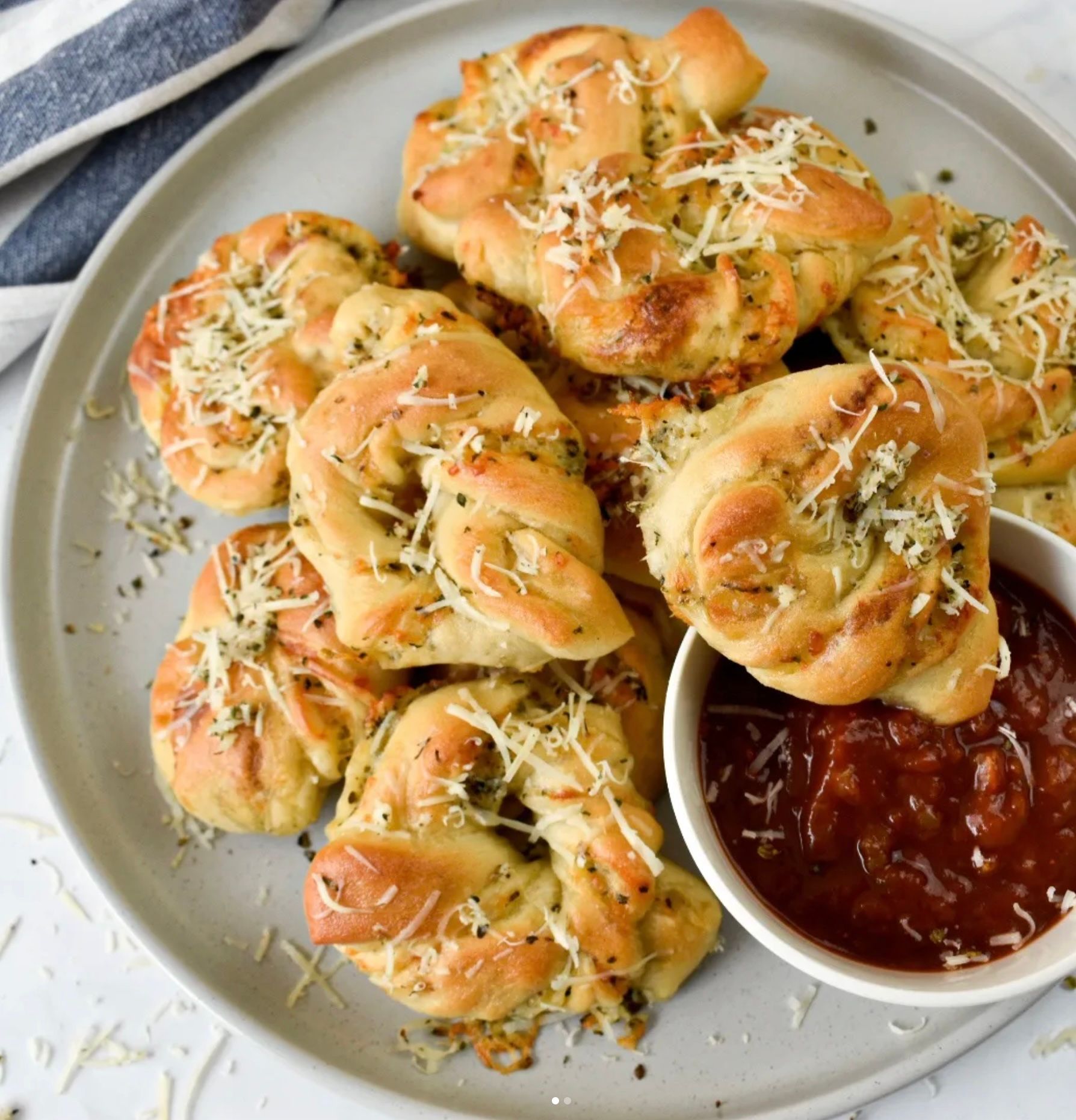 mielines-bandeles-su-suriu-ir-cesnakais