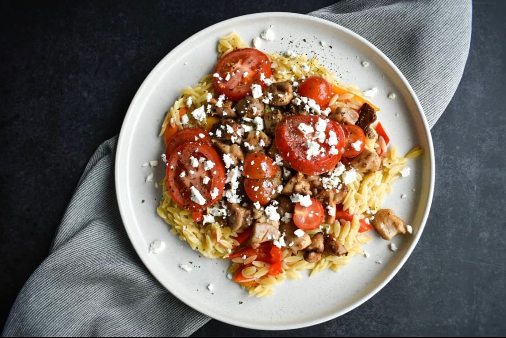 orzo-makaronai-su-vistiena-ir-pomidorais