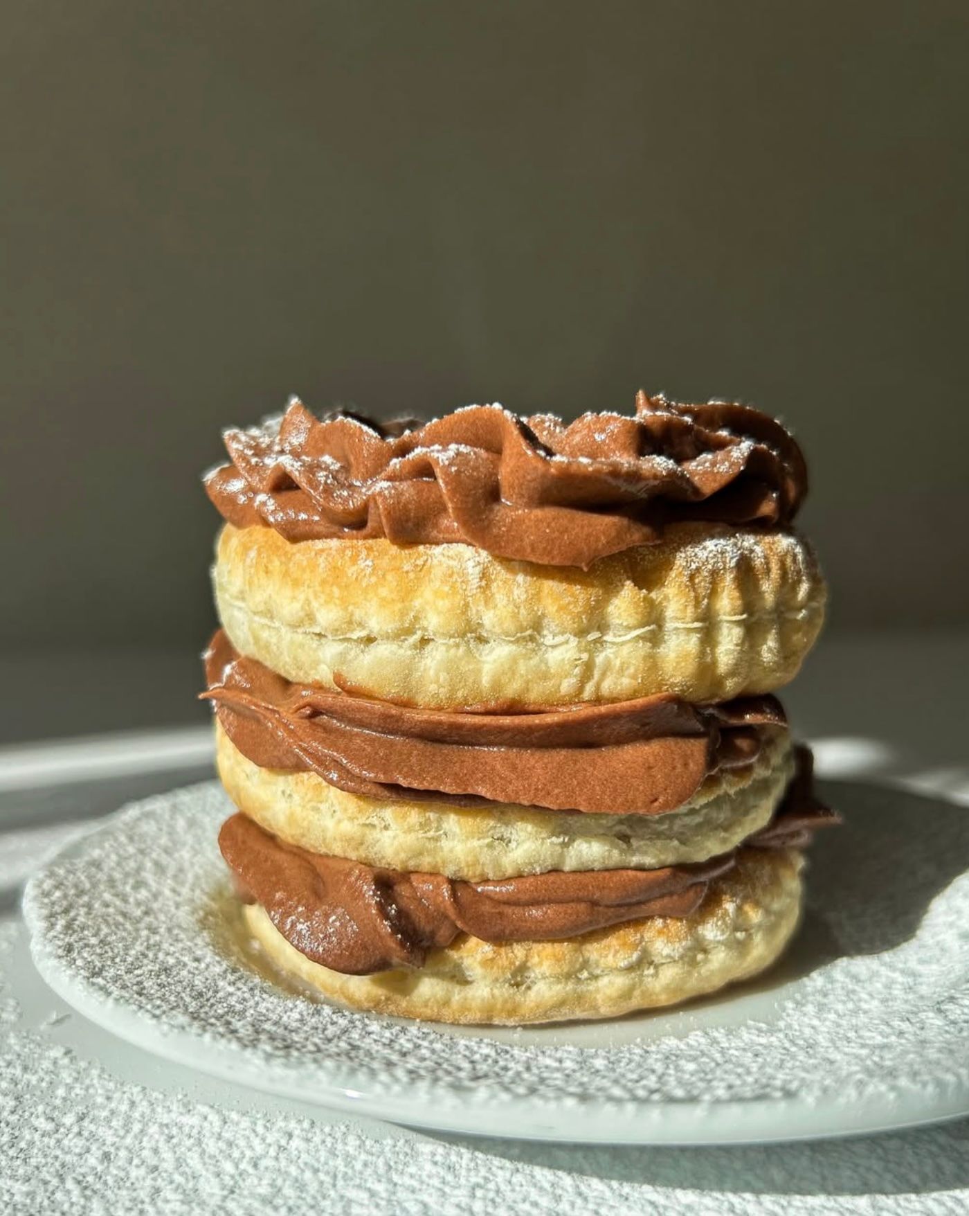 sluoksniuotos-teslos-desertas-su-kremu